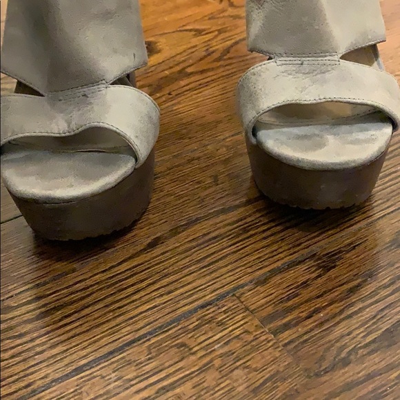 Jessica Simpson platform heels - Picture 6 of 7